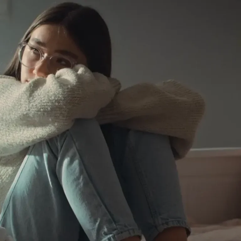 A depressed young woman with a mental health issue who needs comprehensive treatment for fatigue, overthinking, intrusive thoughts, depression, and other mental health disorders.